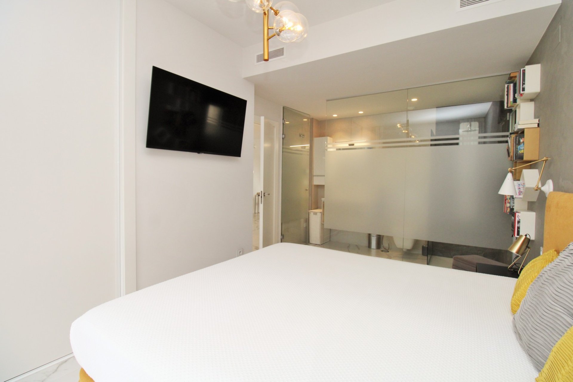 Reventa - Apartamento / Dúplex - San Miguel de Salinas