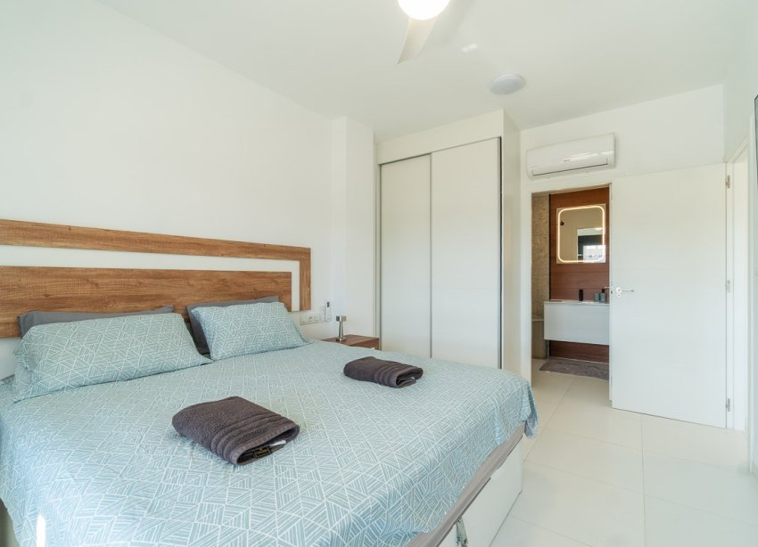 Reventa - Apartamento / Dúplex - San Miguel de Salinas