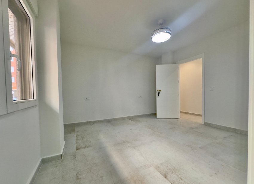 Reventa - Apartamento / Dúplex - Torrevieja - Acequion