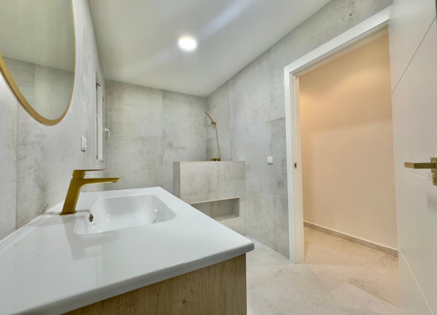 Reventa - Apartamento / Dúplex - Torrevieja - Acequion