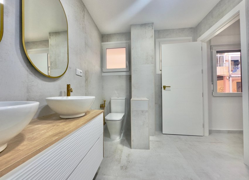 Reventa - Apartamento / Dúplex - Torrevieja - Acequion