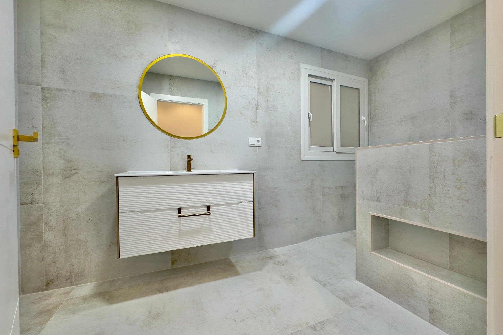 Reventa - Apartamento / Dúplex - Torrevieja - Acequion