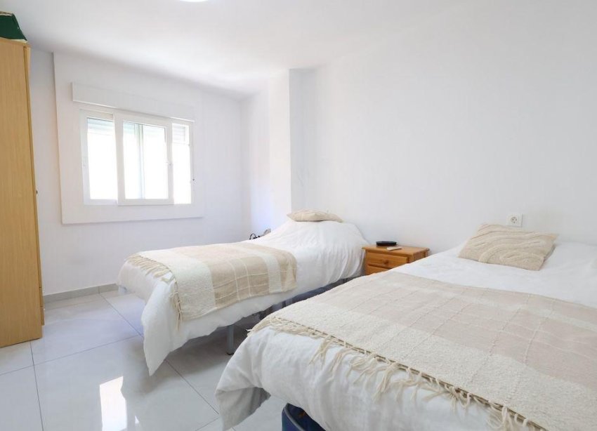 Reventa - Apartamento / Dúplex - Torrevieja - Acequion