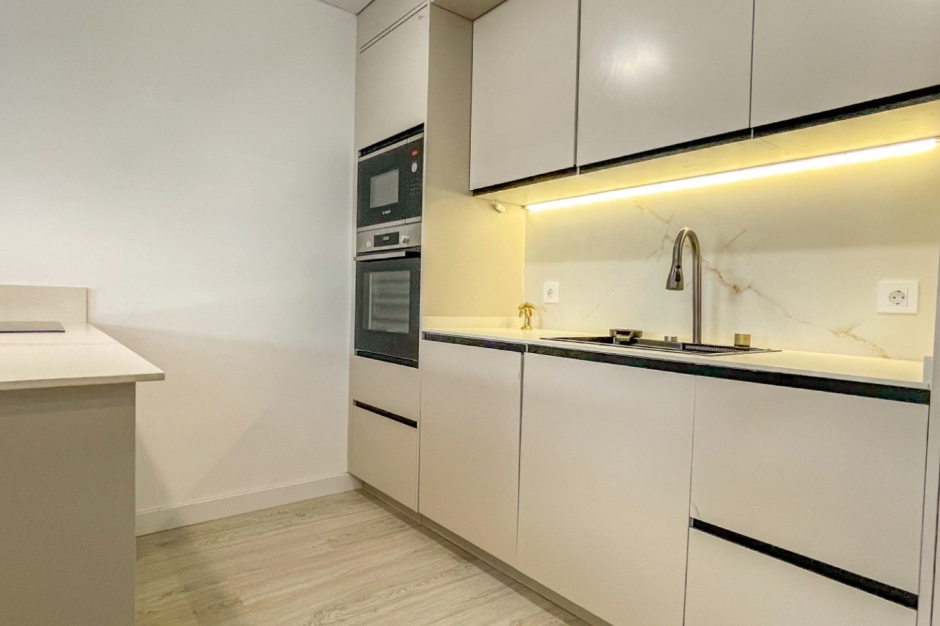 Reventa - Apartamento / Dúplex - Torrevieja - Acequion