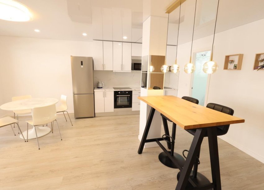 Reventa - Apartamento / Dúplex - Torrevieja - Acequion