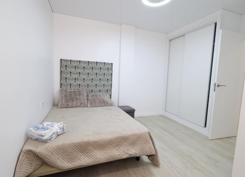 Reventa - Apartamento / Dúplex - Torrevieja - Acequion