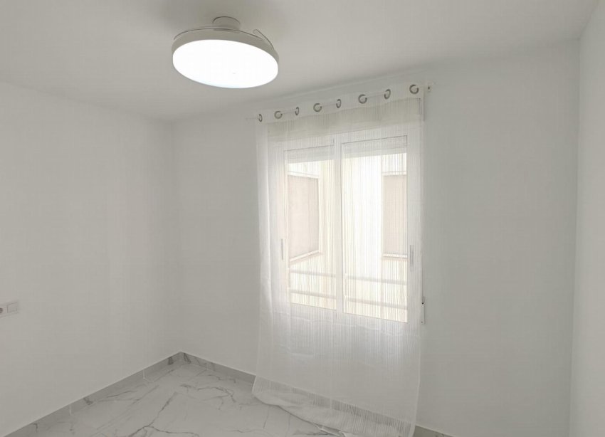 Reventa - Apartamento / Dúplex - Torrevieja - Acequion