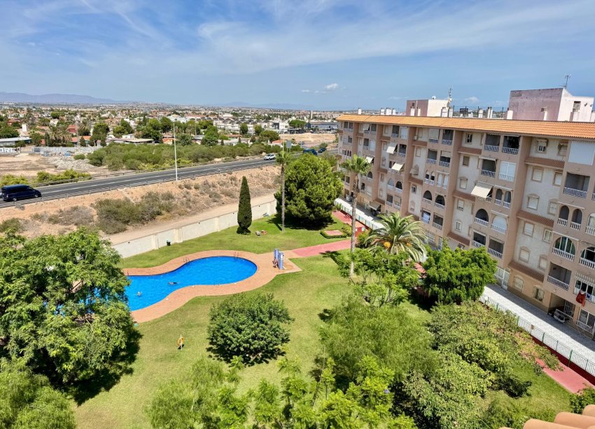 Reventa - Apartamento / Dúplex - Torrevieja - Centro