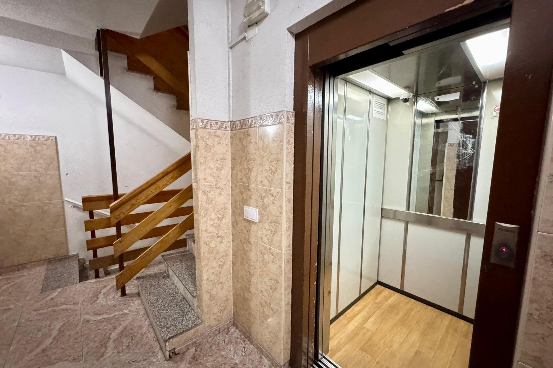 Reventa - Apartamento / Dúplex - Torrevieja - Centro