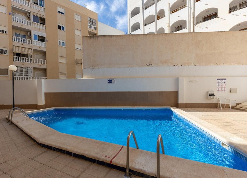 Reventa - Apartamento / Dúplex - Torrevieja - Centro