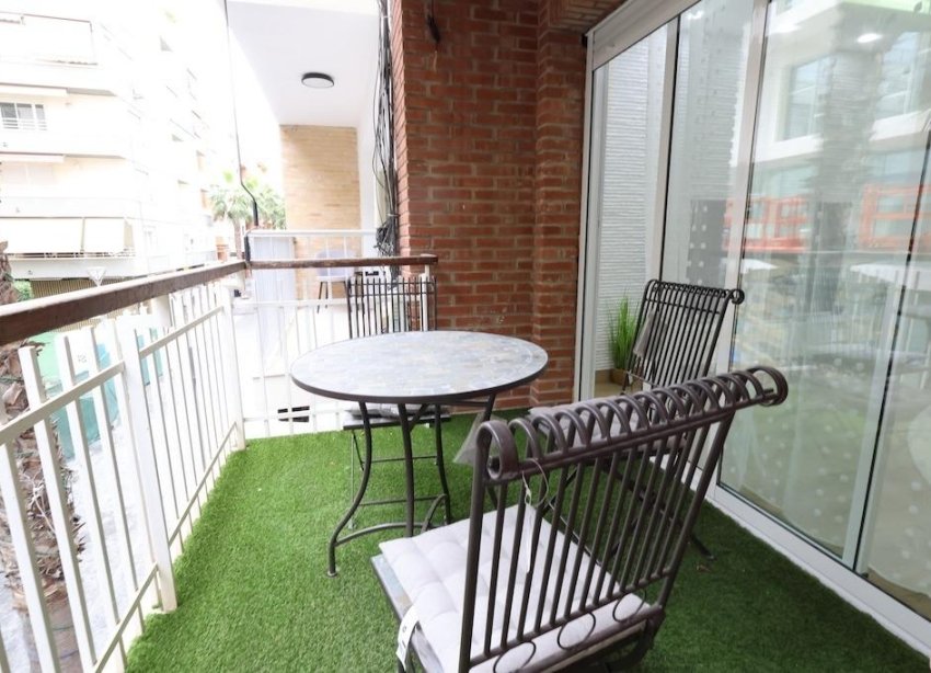 Reventa - Apartamento / Dúplex - Torrevieja - Centro