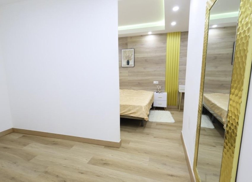 Reventa - Apartamento / Dúplex - Torrevieja - Centro