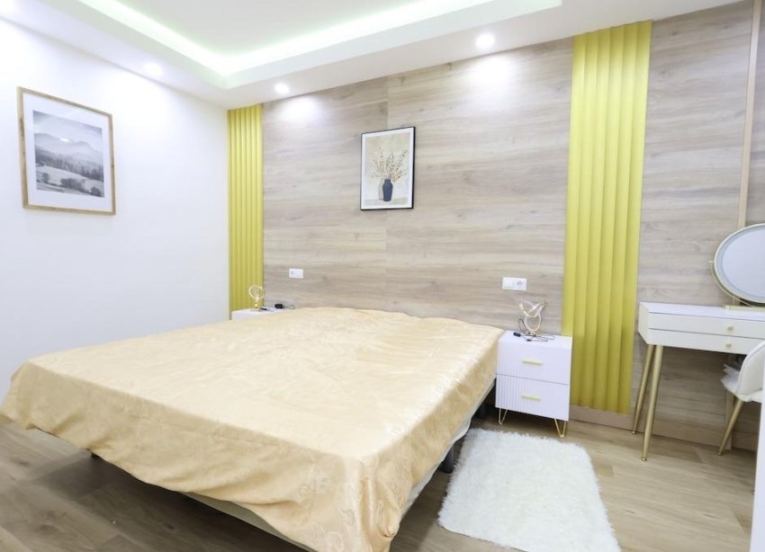 Reventa - Apartamento / Dúplex - Torrevieja - Centro