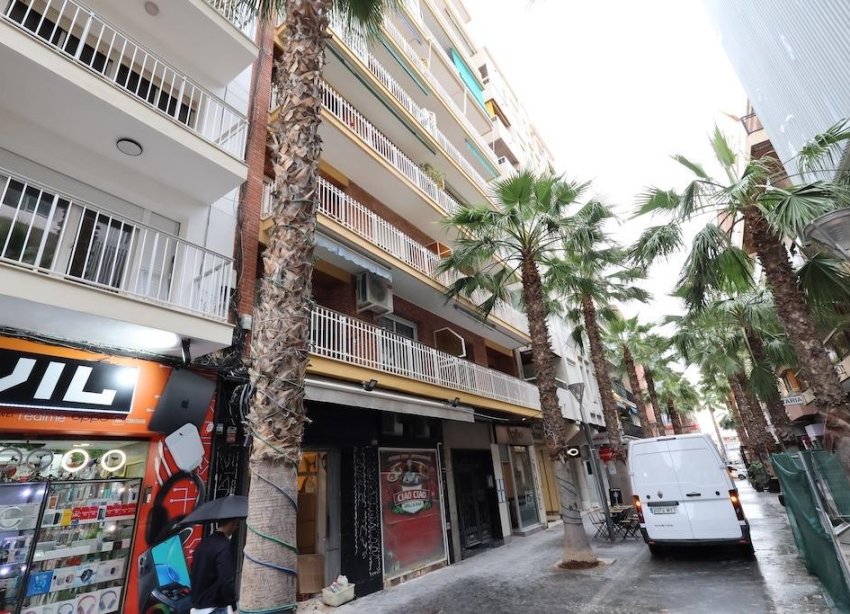 Reventa - Apartamento / Dúplex - Torrevieja - Centro