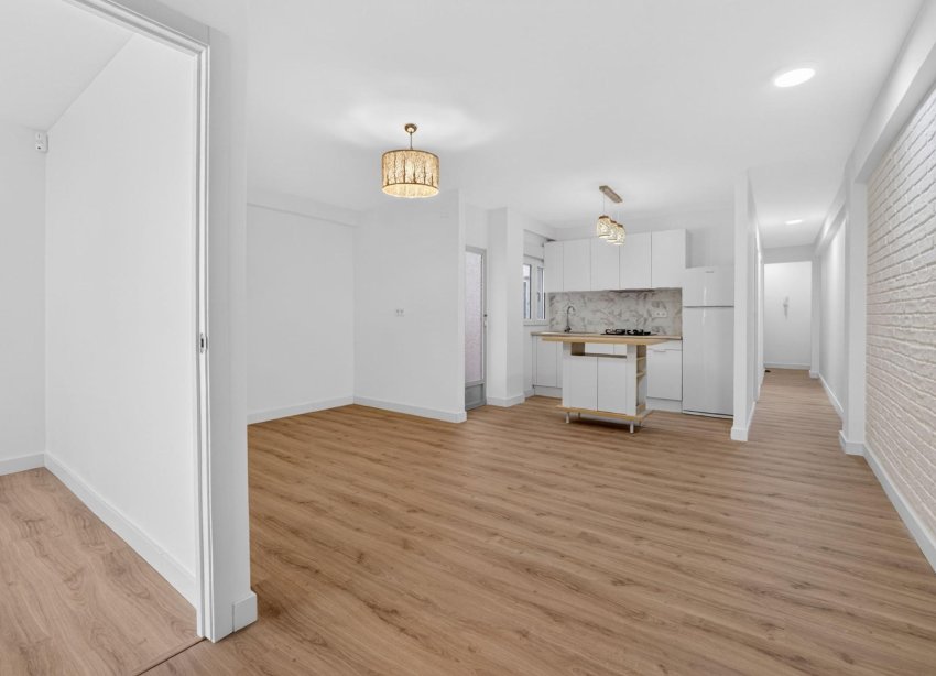 Reventa - Apartamento / Dúplex - Torrevieja - Centro