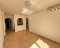 Reventa - Apartamento / Dúplex - Torrevieja - Centro