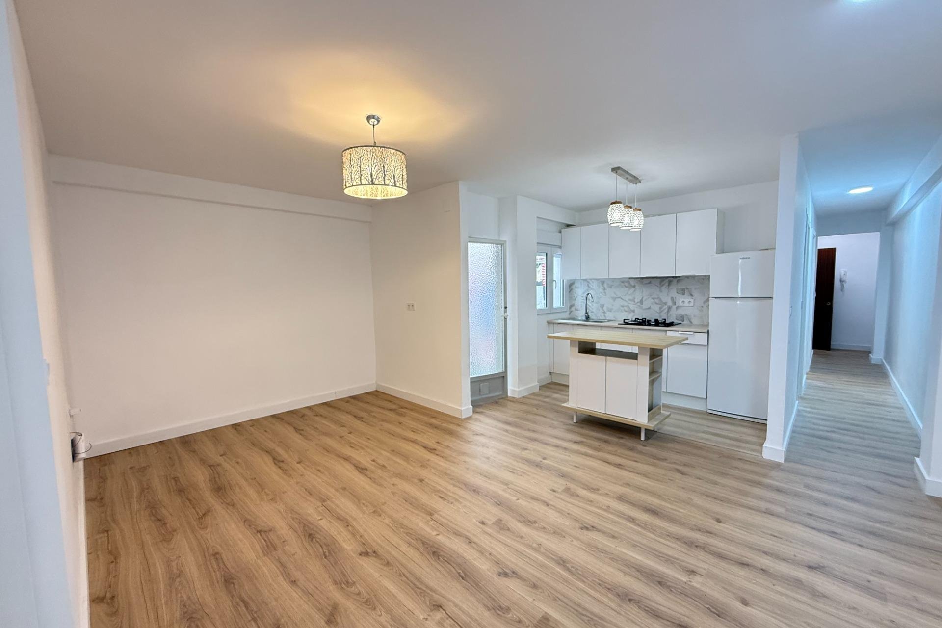 Reventa - Apartamento / Dúplex - Torrevieja - Centro