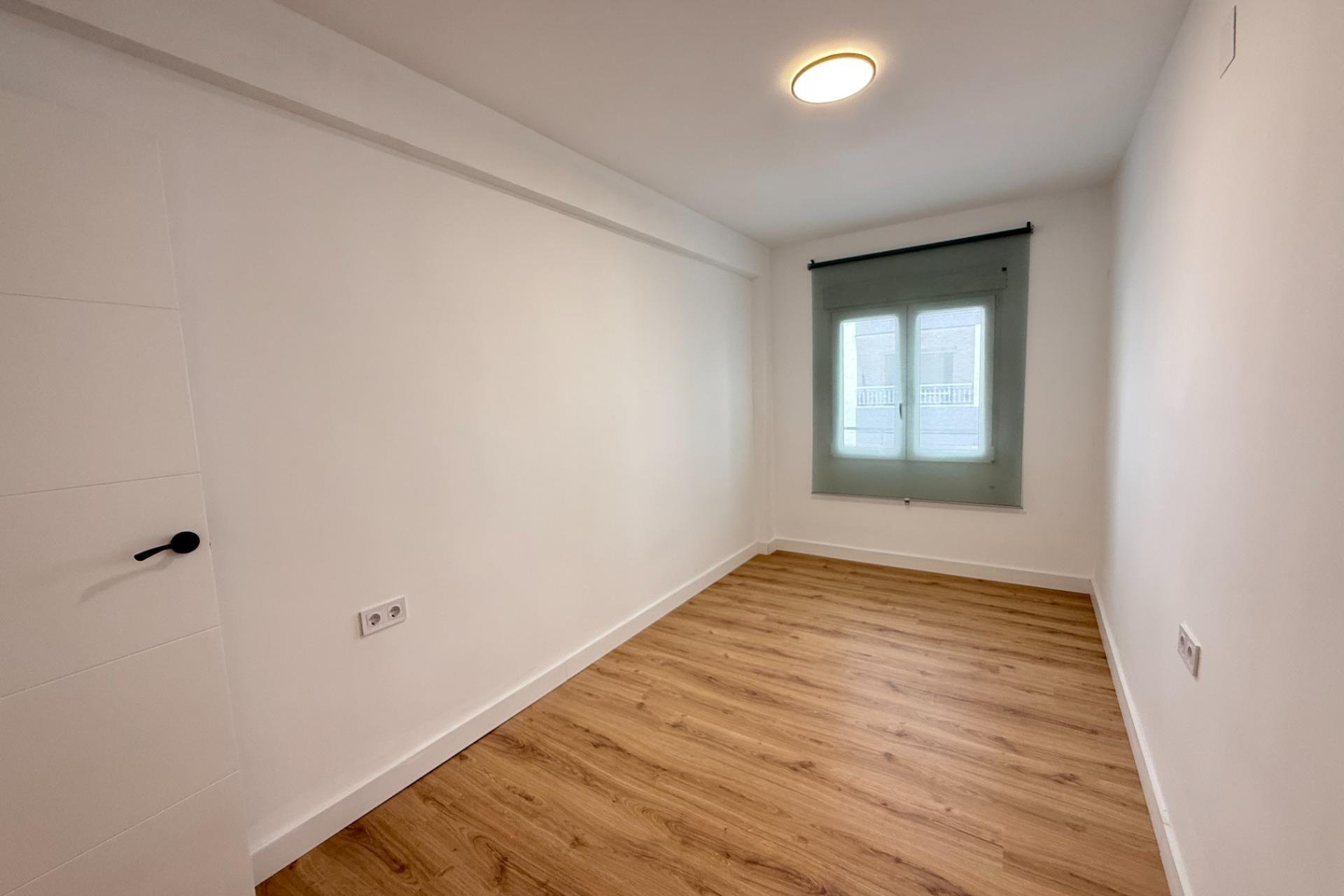Reventa - Apartamento / Dúplex - Torrevieja - Centro