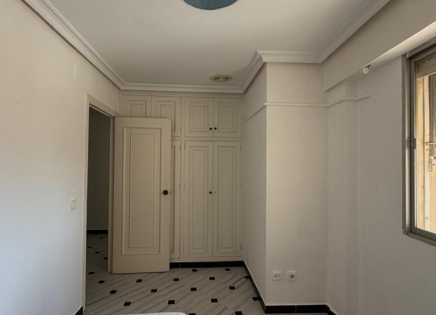Reventa - Apartamento / Dúplex - Torrevieja - Centro