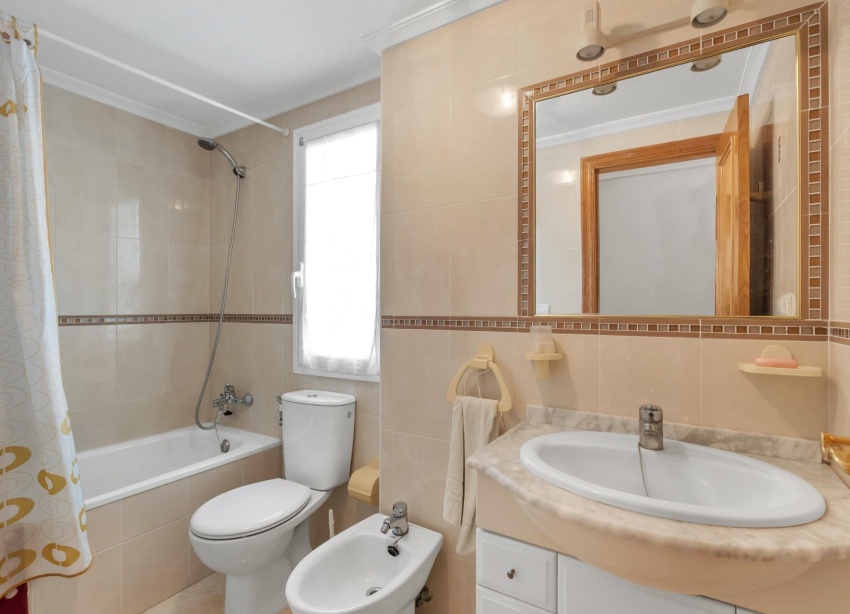 Reventa - Apartamento / Dúplex - Torrevieja - Centro