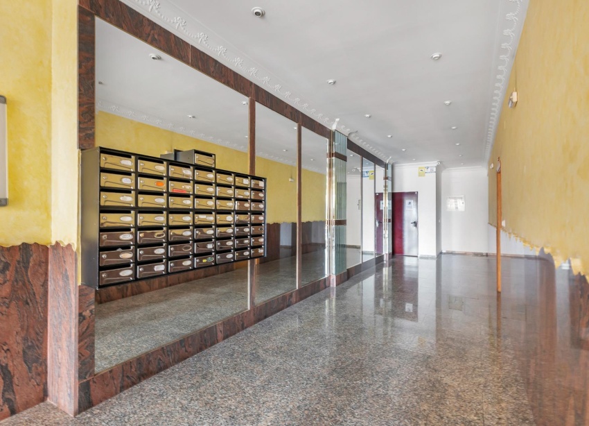 Reventa - Apartamento / Dúplex - Torrevieja - Centro