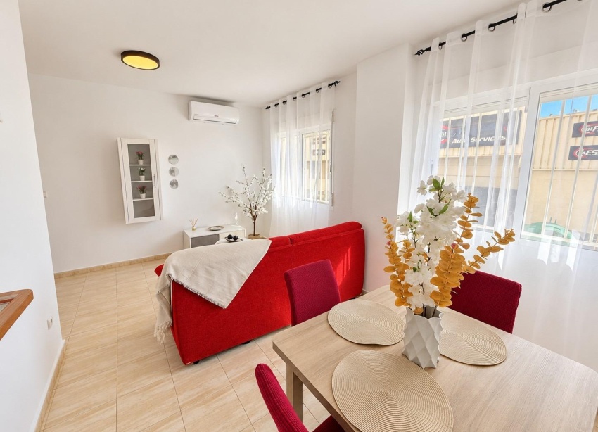 Reventa - Apartamento / Dúplex - Torrevieja - Centro