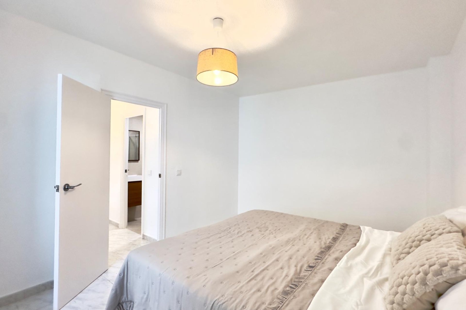 Reventa - Apartamento / Dúplex - Torrevieja - Estacion de autobuses