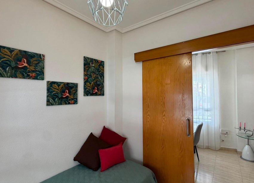 Reventa - Apartamento / Dúplex - Torrevieja - Estacion de autobuses