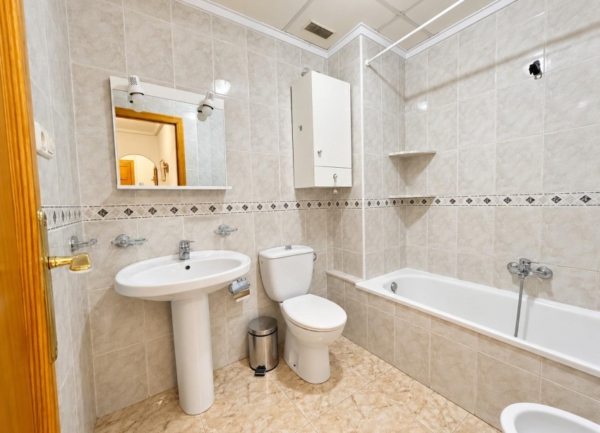Reventa - Apartamento / Dúplex - Torrevieja - Estacion de autobuses