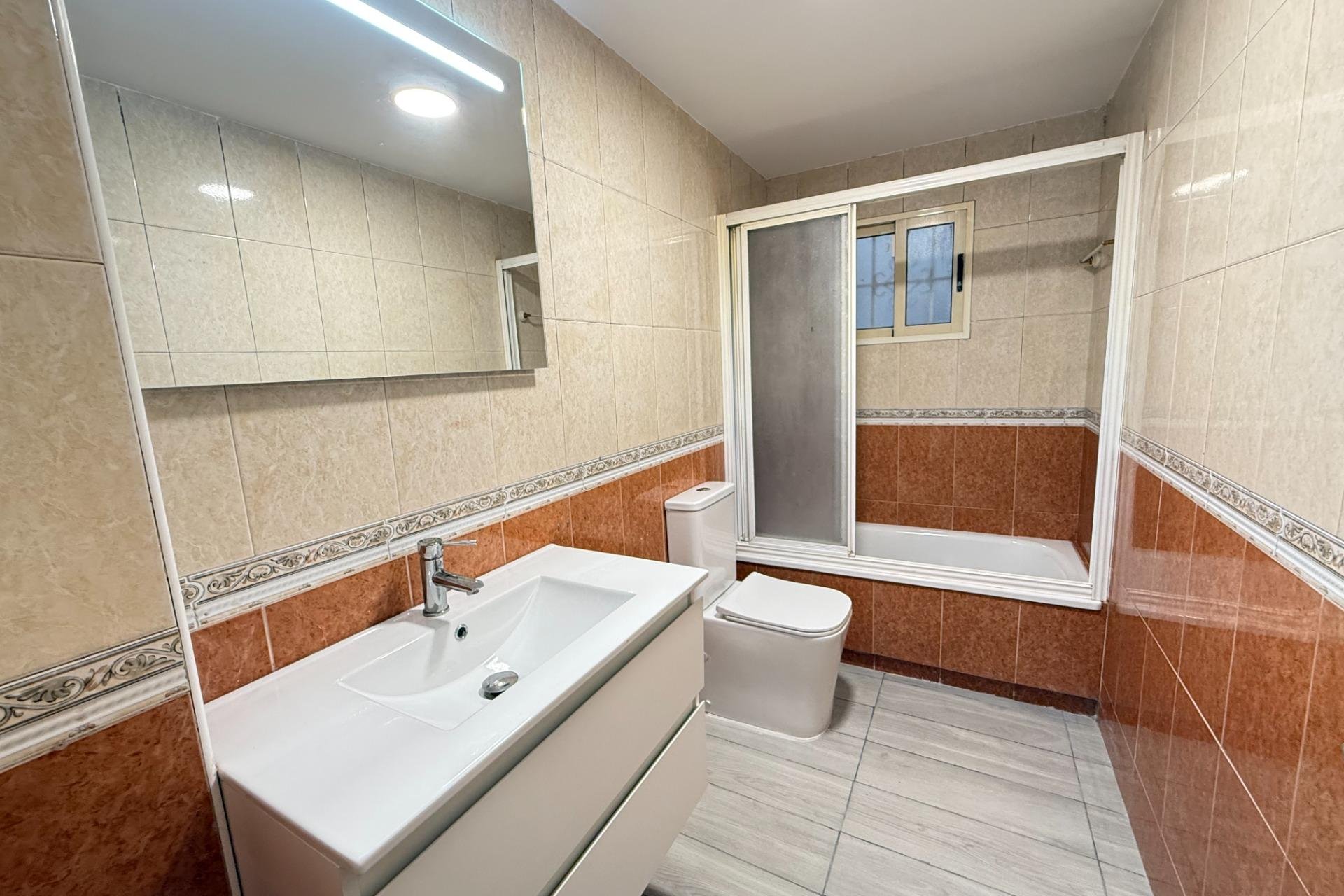 Reventa - Apartamento / Dúplex - Torrevieja - Habaneras