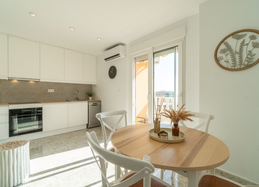 Reventa - Apartamento / Dúplex - Torrevieja - La Mata