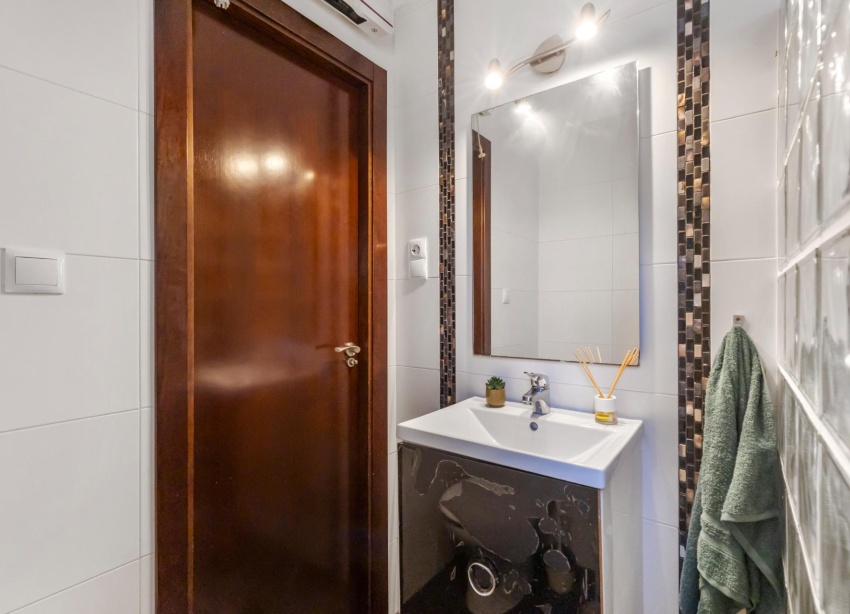 Reventa - Apartamento / Dúplex - Torrevieja - Los Balcones