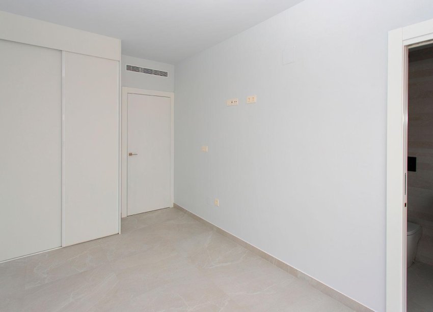 Reventa - Apartamento / Dúplex - Torrevieja - Paseo maritimo