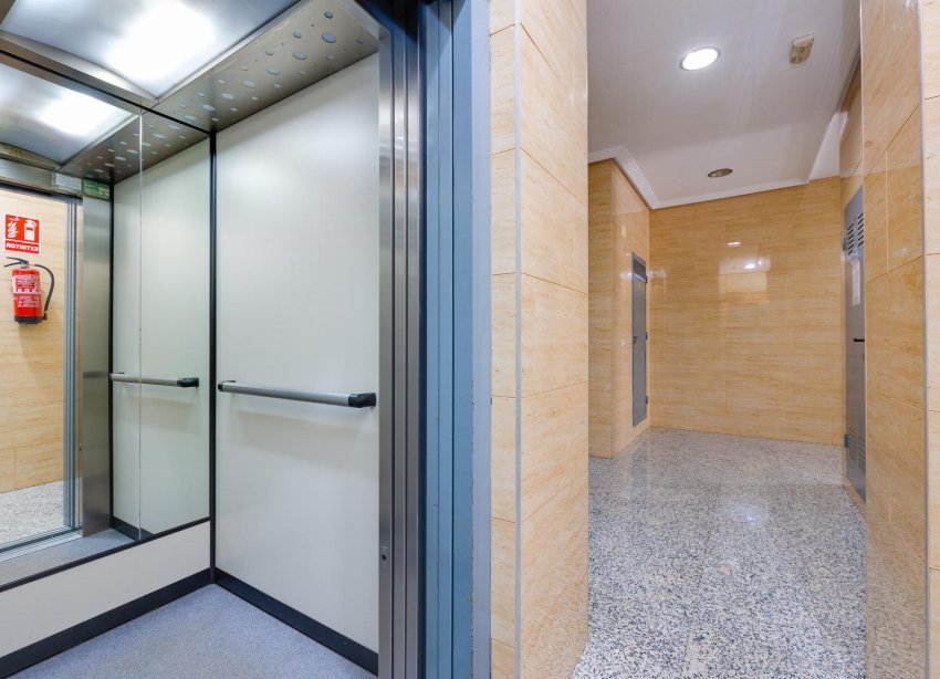 Reventa - Apartamento / Dúplex - Torrevieja - Playa del Acequión