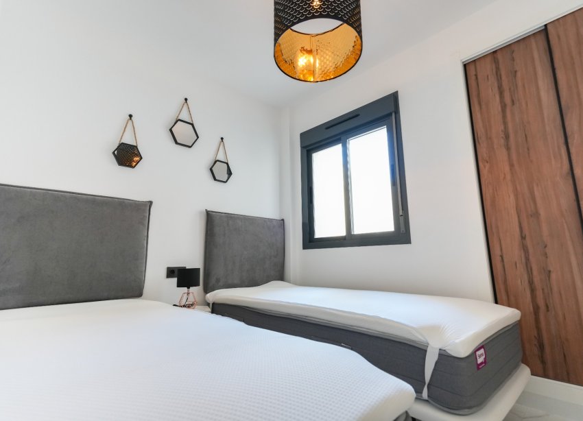 Reventa - Apartamento / Dúplex - Torrevieja