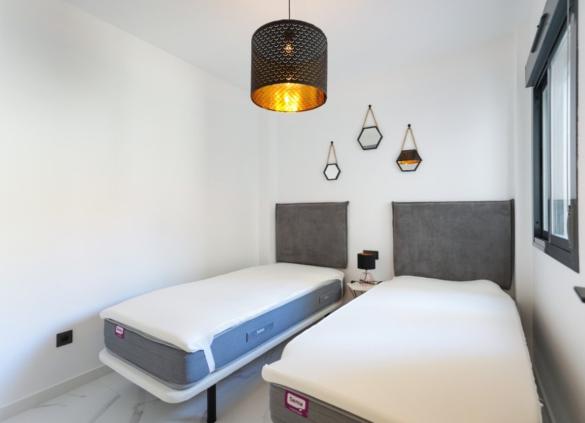 Reventa - Apartamento / Dúplex - Torrevieja