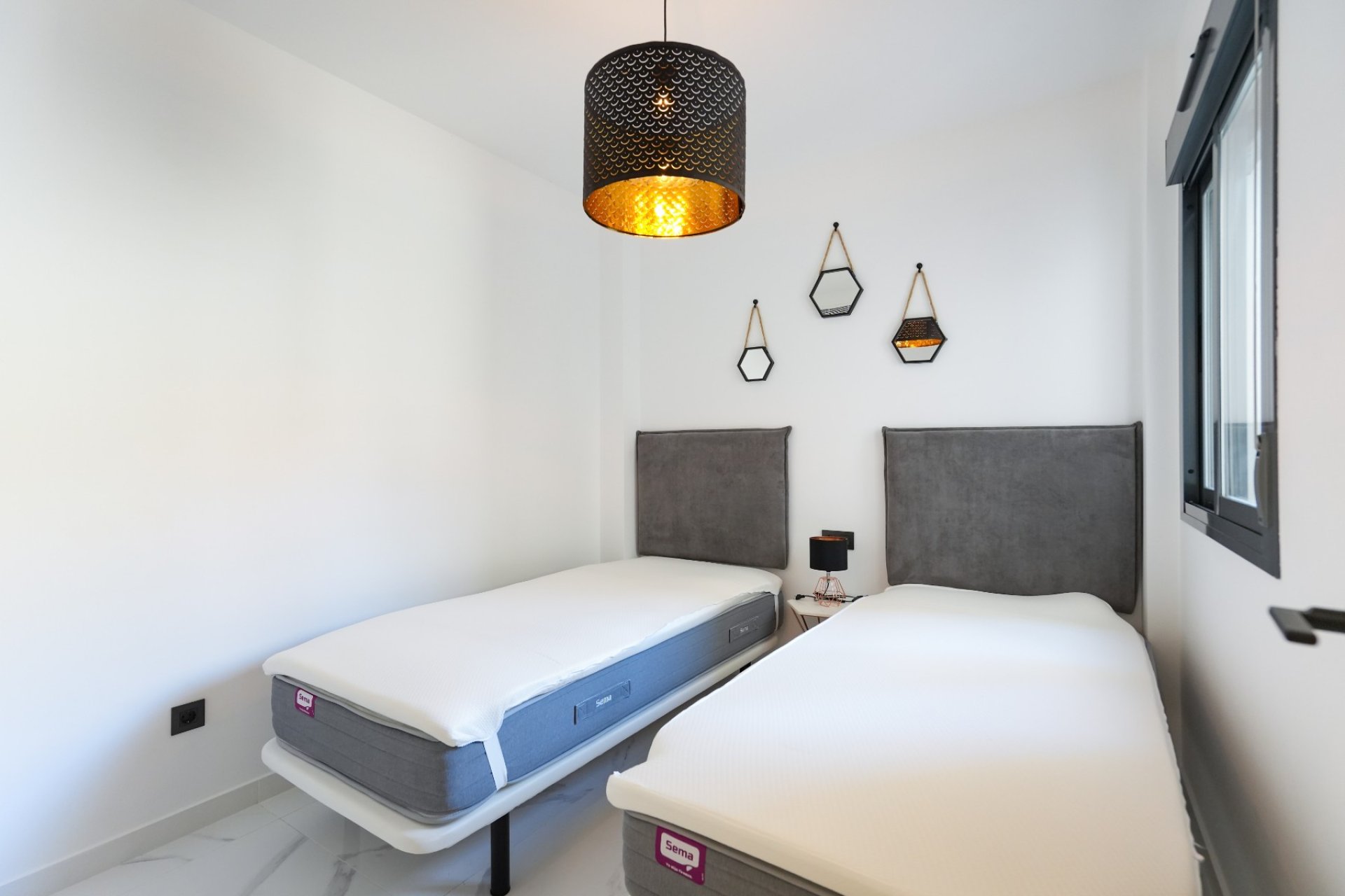 Reventa - Apartamento / Dúplex - Torrevieja