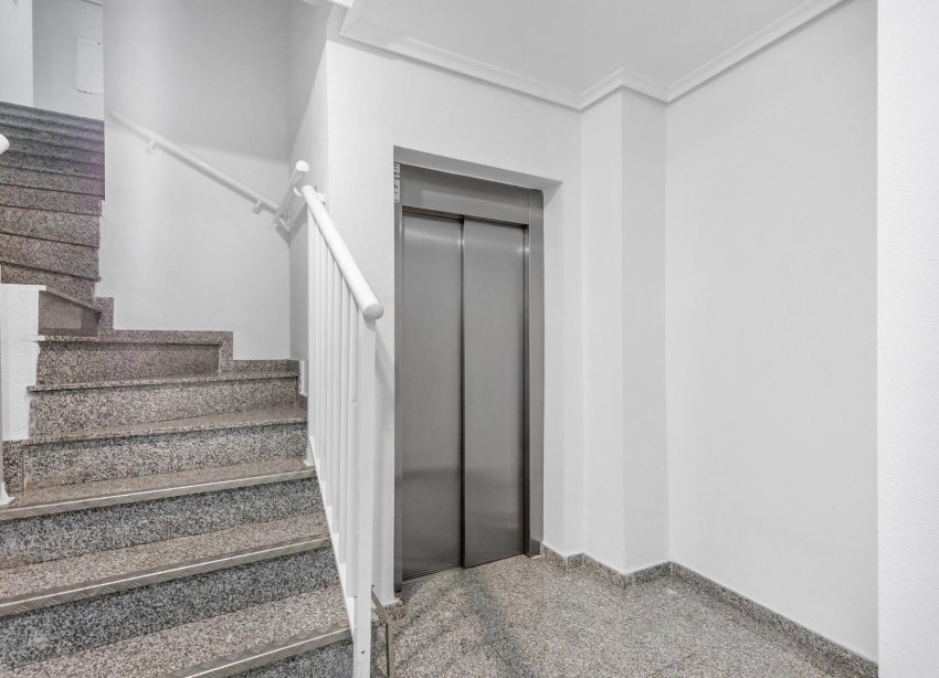 Reventa - Apartamento / Dúplex - Torrevieja