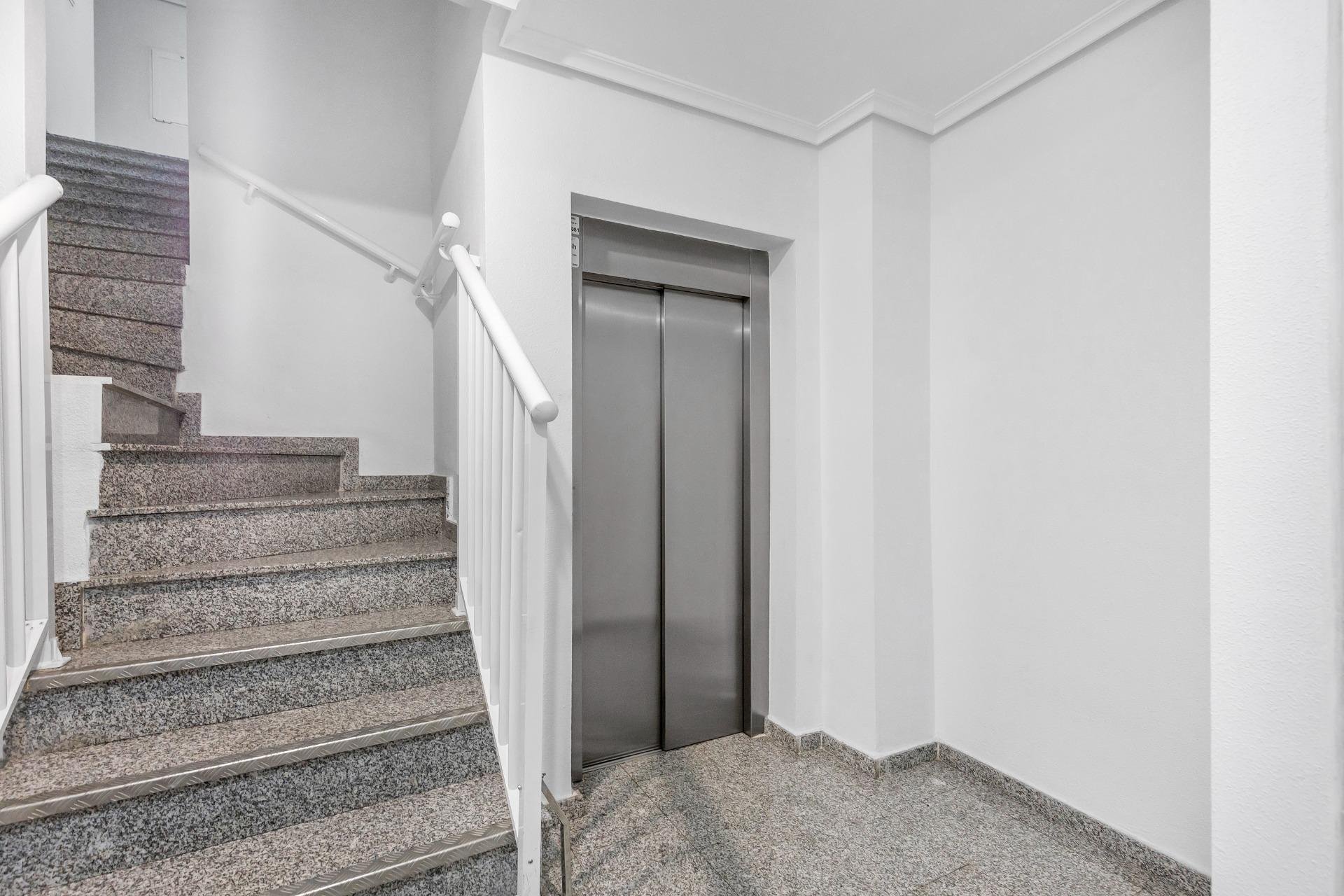 Reventa - Apartamento / Dúplex - Torrevieja