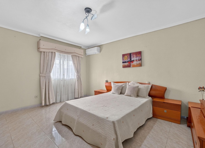 Reventa - Apartamento / Dúplex - Torrevieja
