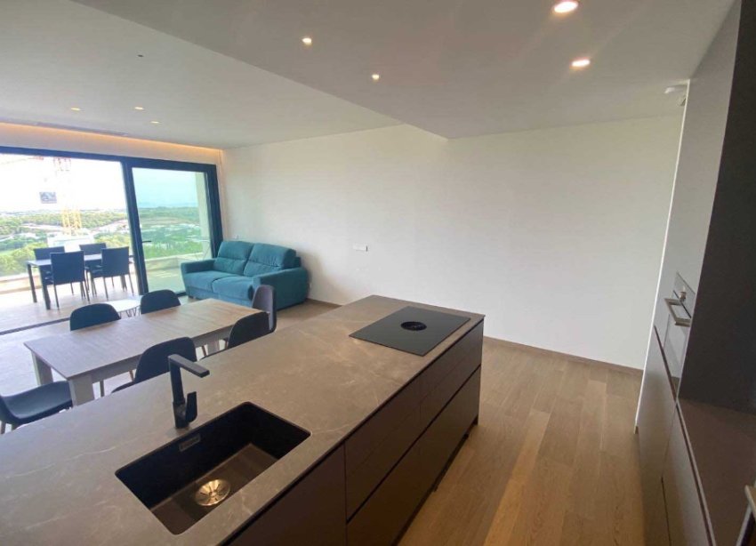 Reventa - Apartamento - Las Colinas - Las Colinas Golf