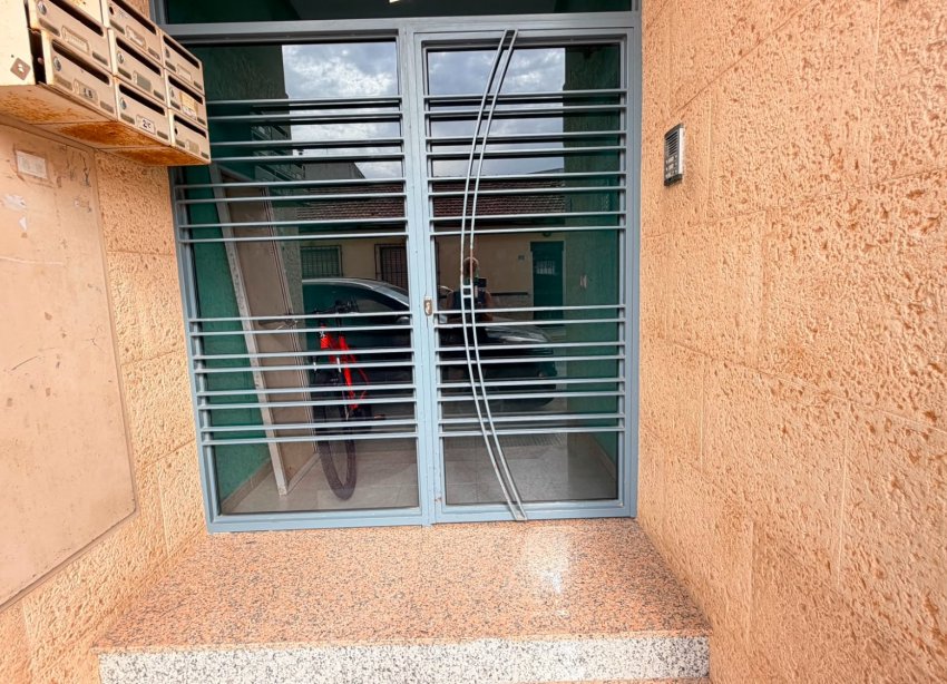 Reventa - Apartamento - Los Montesinos