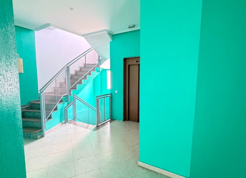 Reventa - Apartamento - Los Montesinos