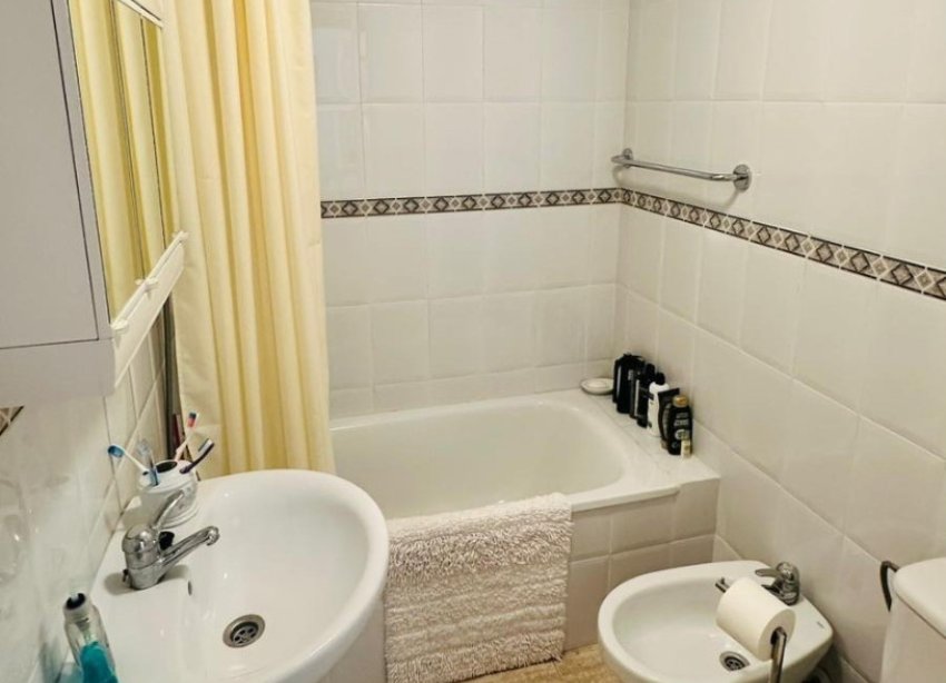 Reventa - Apartamento - Torrevieja - Urbanización San Luis