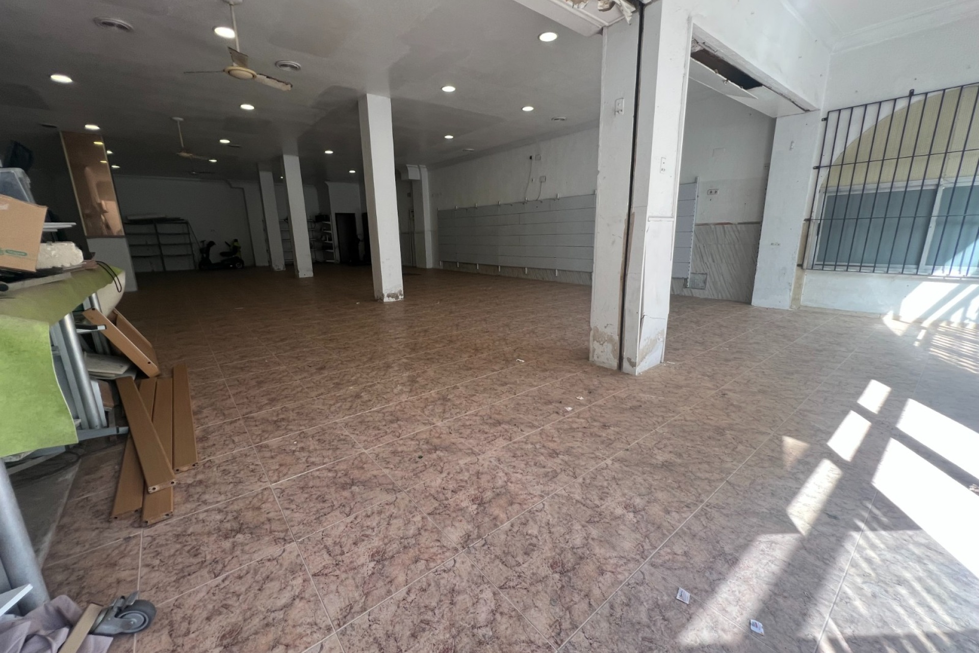 Reventa - Espacio comercial - Guardamar del Segura - Cervantes