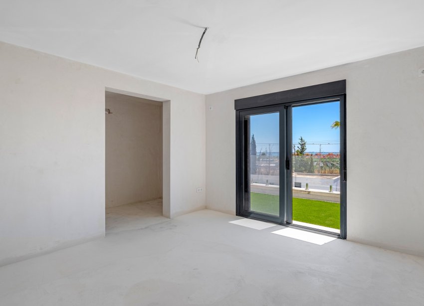 Reventa - Finca - Los Montesinos - La Herrada