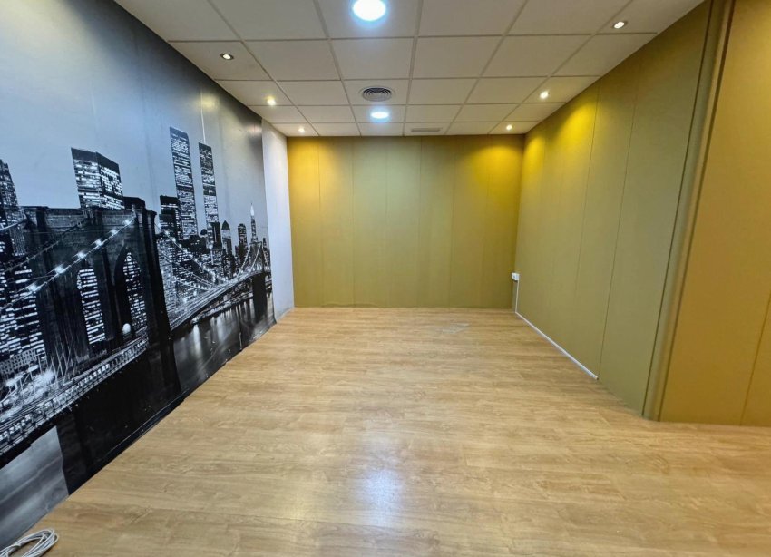 Reventa - Local Comercial - Guardamar del Segura - Avenida Pais Valenciàno