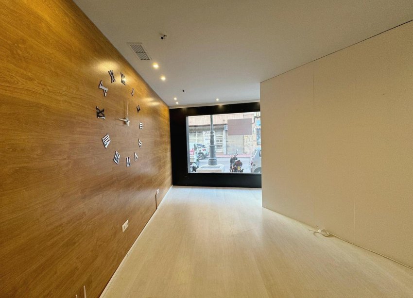 Reventa - Local Comercial - Guardamar del Segura - Avenida Pais Valenciàno