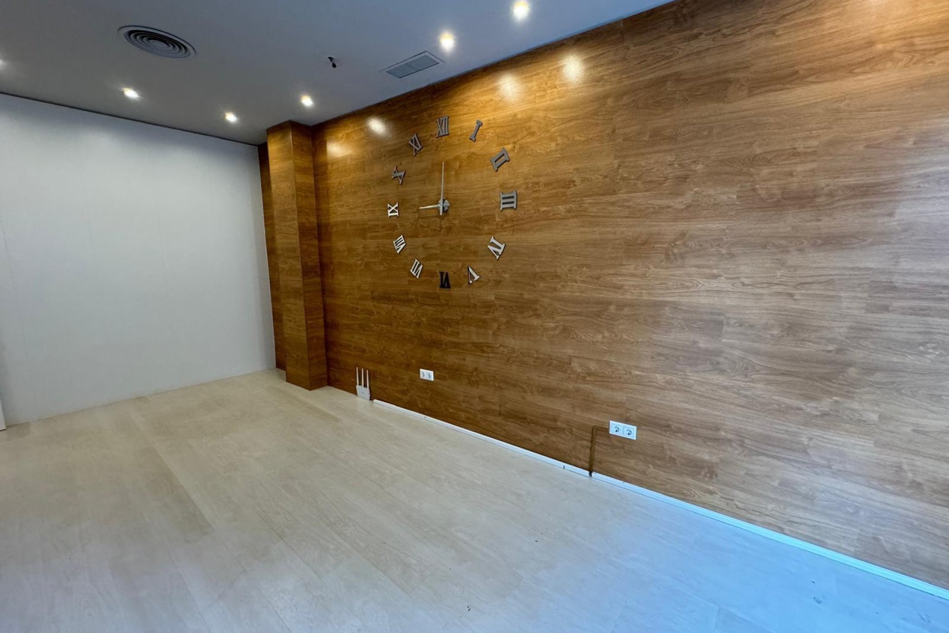 Reventa - Local Comercial - Guardamar del Segura - Avenida Pais Valenciàno