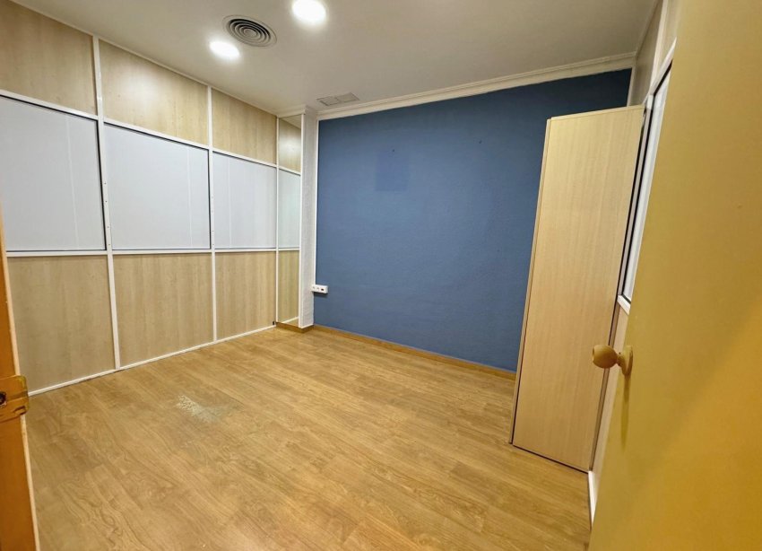 Reventa - Local Comercial - Guardamar del Segura - Avenida Pais Valenciàno